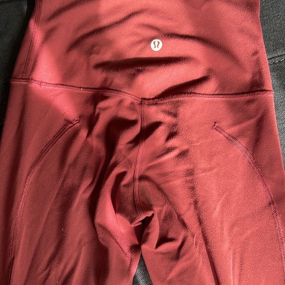 NWOT Lululemon leggings Wunder Under Scalloped
Hem HR Crop 23" luxtreme. EUC. - Picture 5 of 6
